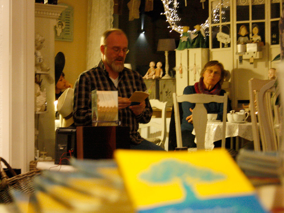 Markus Veith liest im Café Blümchen aus seiner Märchen-Fantasy-Liebes-Novelle „Zeitlauscher“, 2016.