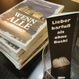 Blogbeitrag: Buchpremiere mit Cornelia Ertmer und ihrem neuen Roman „Wenn alle schweigen“