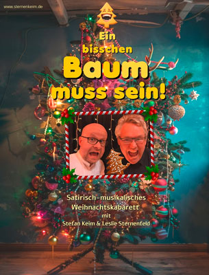 Plakat für das satirisch-musikalische Weihnachtskabarett „Ein bisschen Baum muss sein!“ – Ein mit rot-weiß gestreiften Balken eingerahmtes Bild von Leslie Sternenfeld und Stefan Keim mit humorvollen Grimassen stehen vor einem festlich geschmückten Weihnachtsbaum. Der Titel des Programms und die Namen Stefan Keim & Leslie Sternenfeld sind prominent in gelber Schrift platziert. Im oberen linken Bereich ist die Website www.sternenkeim.de zu erkennen. Die Gestaltung wirkt verspielt und weihnachtlich.